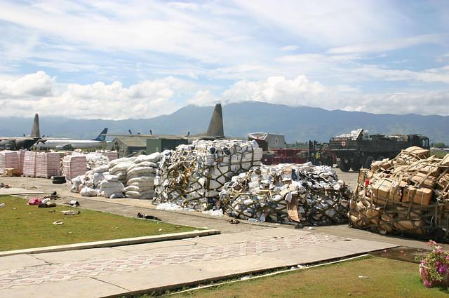 USN_Photo_Ramp_at_Banda_Aceh_050110_F_7428S_005