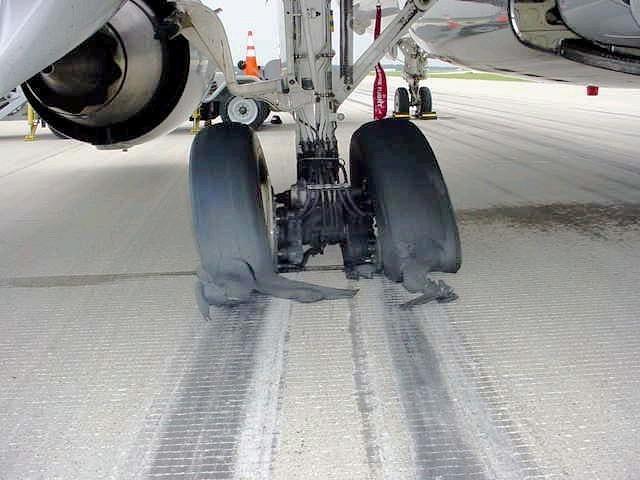 Parking_Brake_Set_for_Landing2