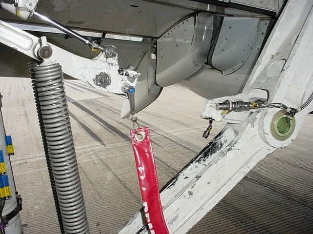 checkride_dot_com_USAirParkingBrake_005